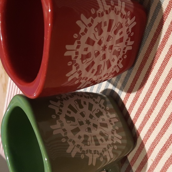 Starbucks 2004 Holiday Snowflake Pair of Red & Green Square 14 oz. Coffee Mugs - Picture 2 of 6
